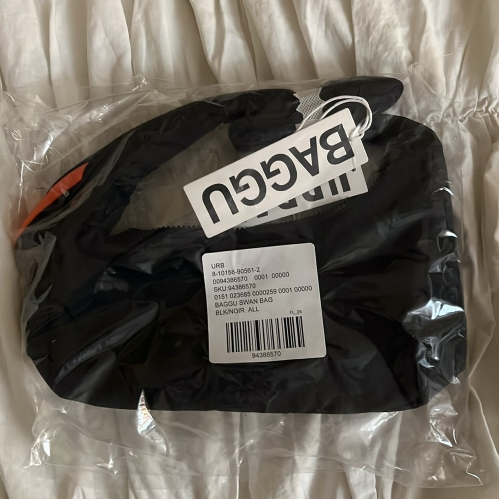 BAGGU Black Swan Shoulder Bag - Picture 4 of 4